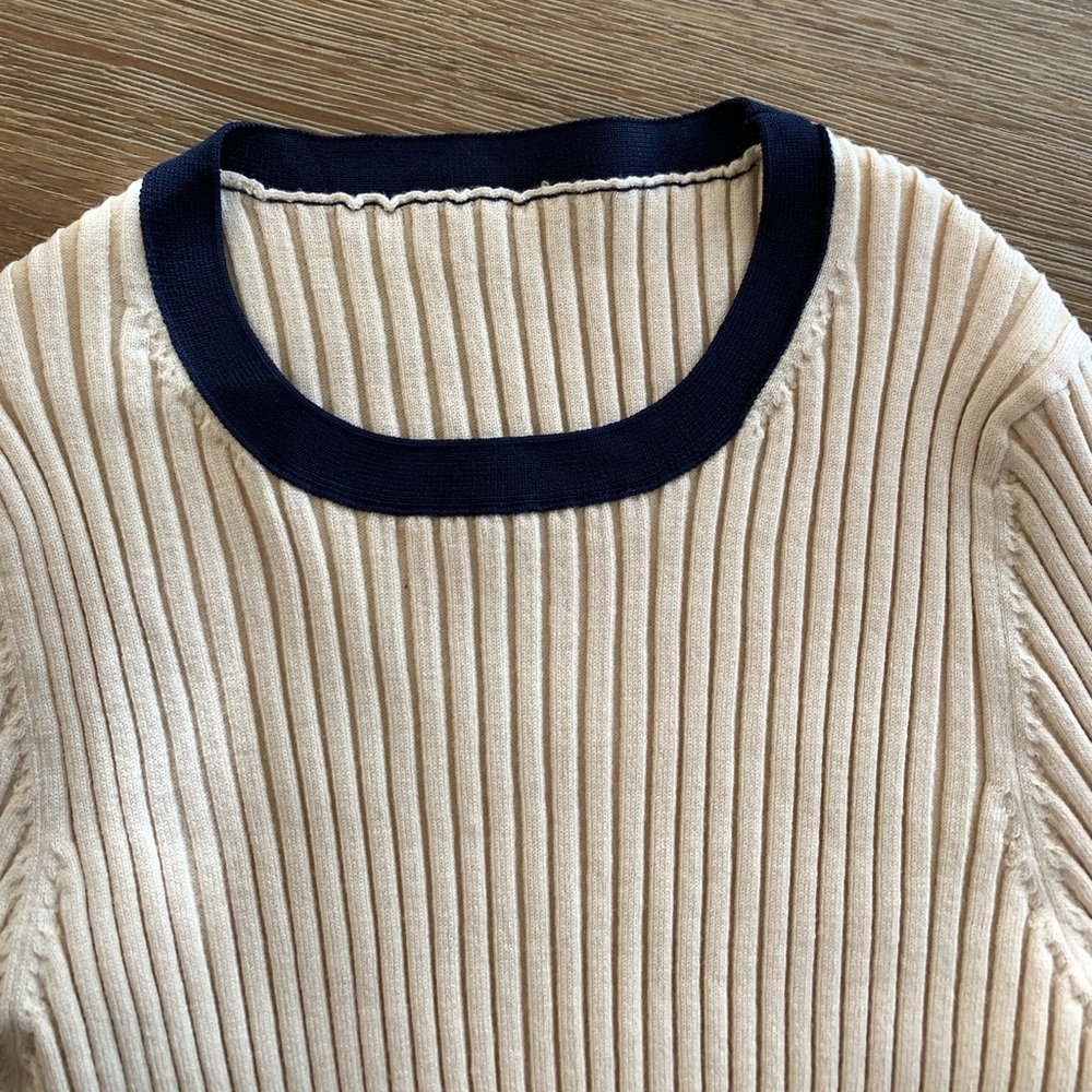 Edition10 Contrast Colored Bell Sleeved Sweater - Picture 7 of 8